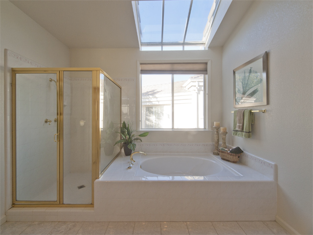 Master Bath (B) picture - 810 Corriente Point Dr, Redwood Shores 94065