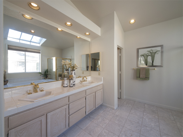 Master Bath (E) Picture - 810 Corriente Point Dr, Redwood Shores 94065 Master Bath (E) picture - 810 Corriente Point Dr, Redwood Shores 94065