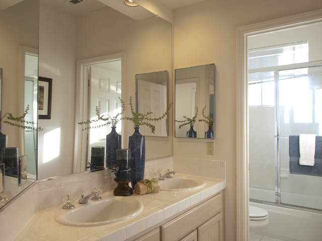 Upstairs Bath (A) Picture - 810 Corriente Point Dr, Redwood Shores 94065 Upstairs Bath (A) picture - 810 Corriente Point Dr, Redwood Shores 94065