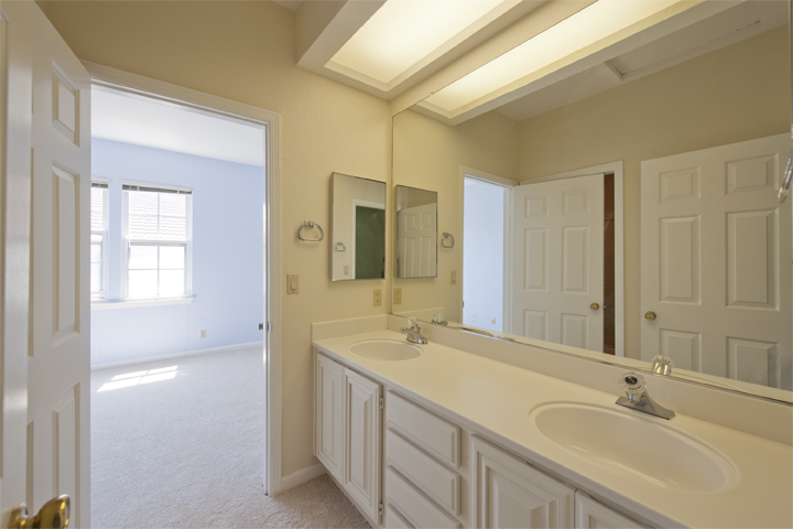 Jack N Jill Bath (A) picture - 10 Dockside Cir, Redwood Shores 94065