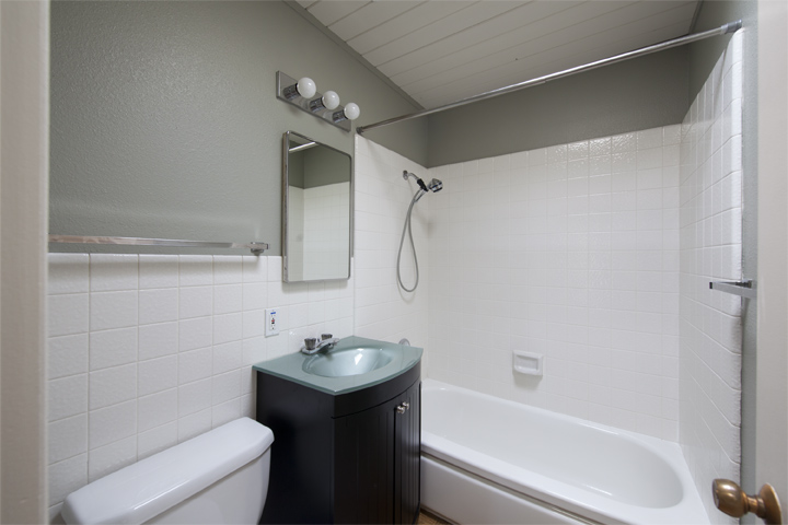 Bathroom picture - 737 E Charleston Rd, Palo Alto 94303