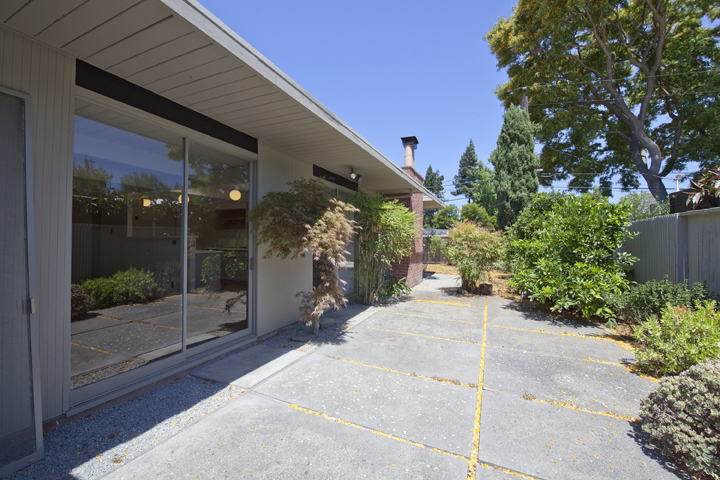 Side Yard picture - 737 E Charleston Rd, Palo Alto 94303