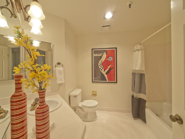 Bath picture - 365 Forest Ave, Unit 4c, Palo Alto 94301