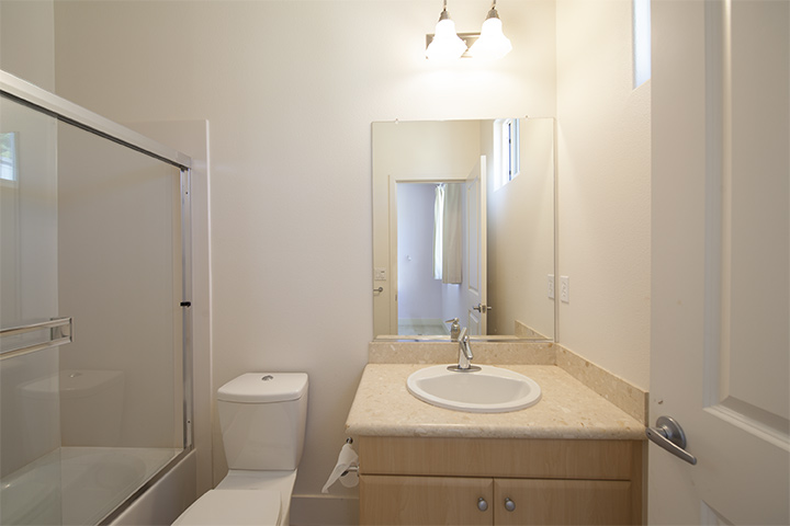 Bath 3 picture - 3720 Heron Way, Palo Alto 94303