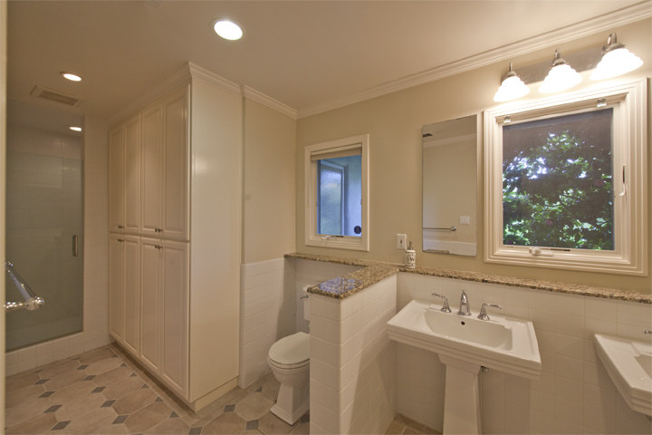 Master Bath picture - 554 Hilbar Ln, Palo Alto