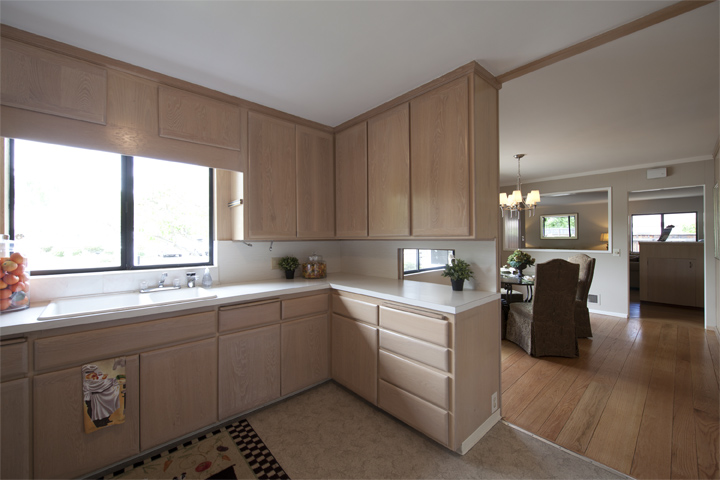 Kitchen (B) picture - 517 Los Ninos Way, Los Altos 94022