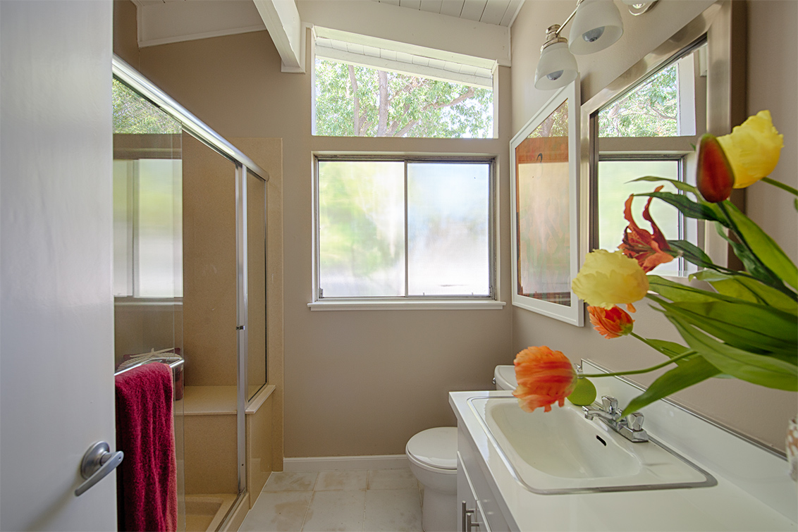 Bathroom 2 picture - 3890 Louis Rd, Palo Alto 94303