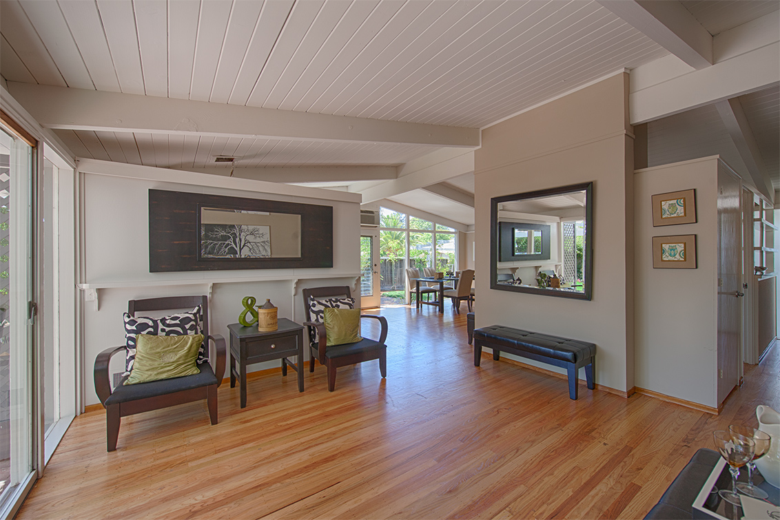 Family Room picture - 3890 Louis Rd, Palo Alto 94303