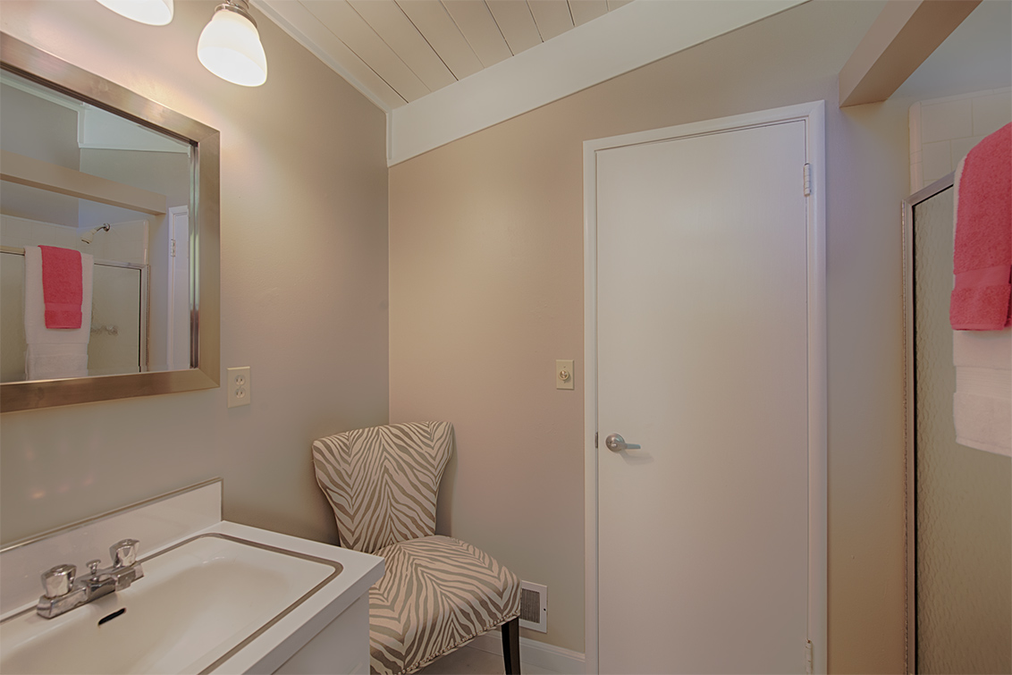 Master Bath picture - 3890 Louis Rd, Palo Alto 94303