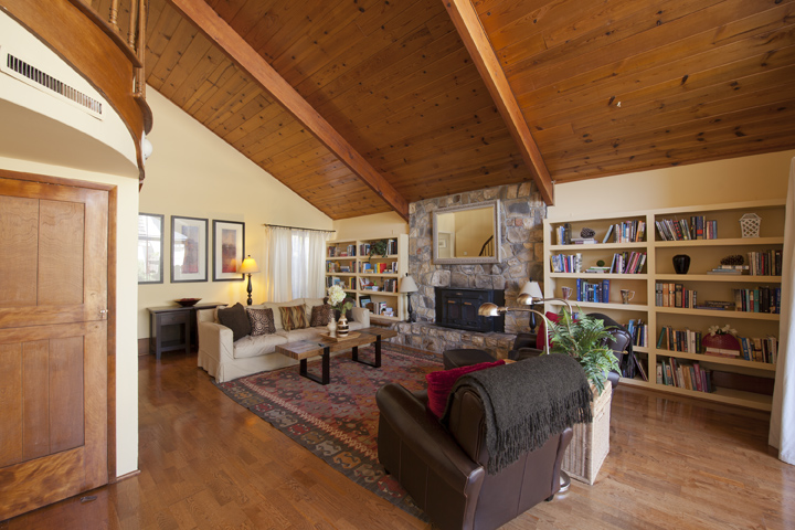 Living Room - 3817 Magnolia Dr, Palo Alto 94306