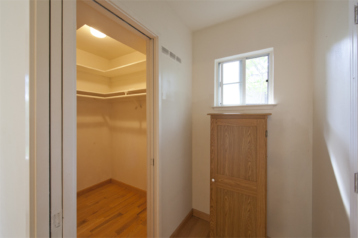 Master Closet picture - 3470 Middlefield Rd, Palo Alto