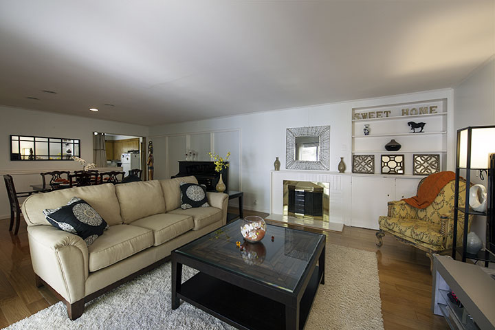 Living Room picture - 3510 Middlefield Rd, Palo Alto 94306