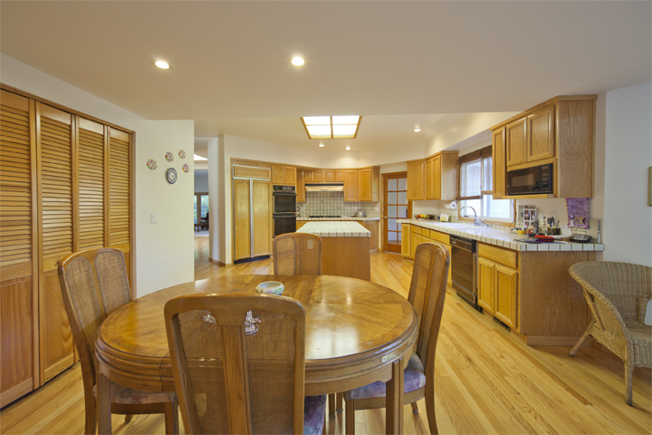 Breakfast Area picture - 1705 Orr Ct, Los Altos