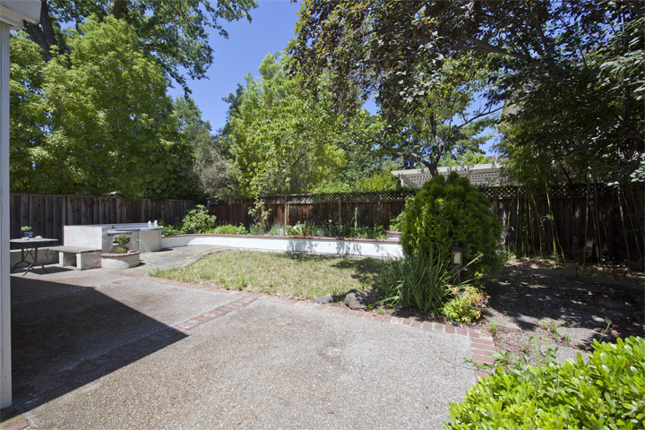 Backyard picture - 1330 S California Ave, Palo Alto 94306
