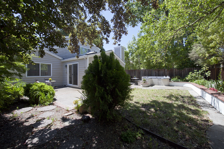 Backyard picture - 1330 S California Ave, Palo Alto 94306