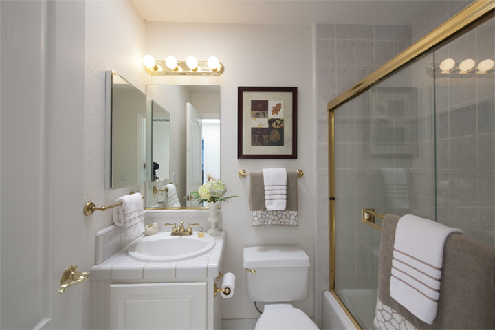 Bathroom 2 picture - 1330 S California Ave, Palo Alto 94306