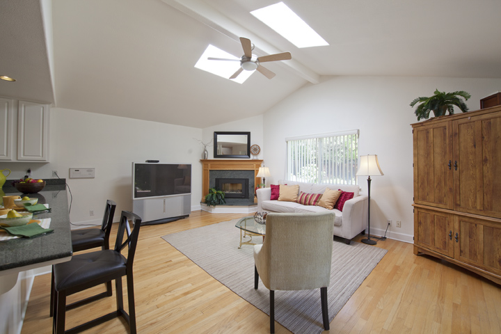 Family Room picture - 1330 S California Ave, Palo Alto 94306
