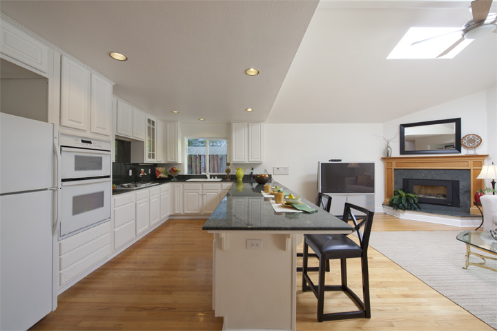 Kitchen picture - 1330 S California Ave, Palo Alto 94306
