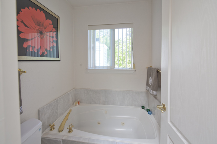 Master Bath picture - 1330 S California Ave, Palo Alto 94306
