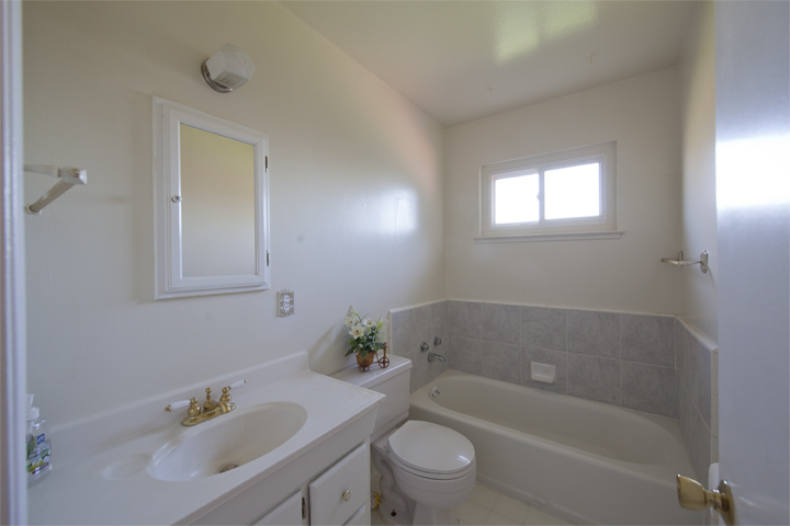 Bathroom 2 picture - 2154 Sheraton Dr, Santa Clara 95050