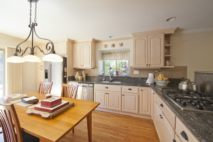 Kitchen (B) picture - 7960 Sunderland Dr, Cupertino 95014