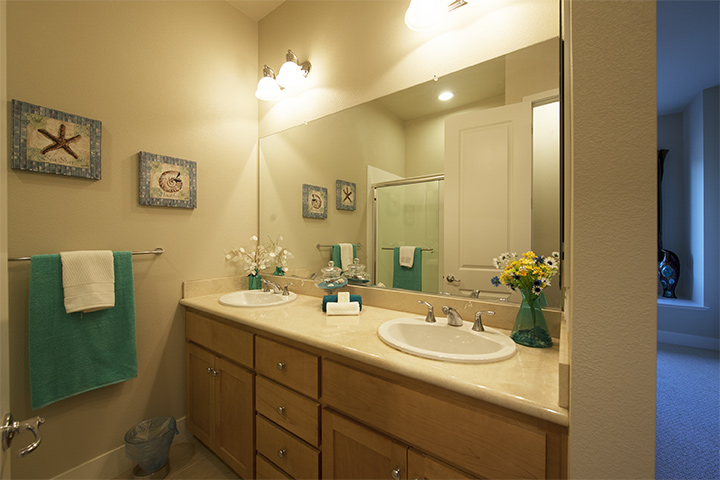 Bath 1 picture - 1103 Trinity Ln, Palo Alto 94303