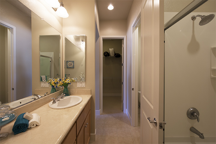 Bath 1 picture - 1103 Trinity Ln, Palo Alto 94303