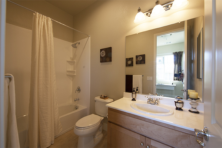 Bath 2 picture - 1103 Trinity Ln, Palo Alto 94303