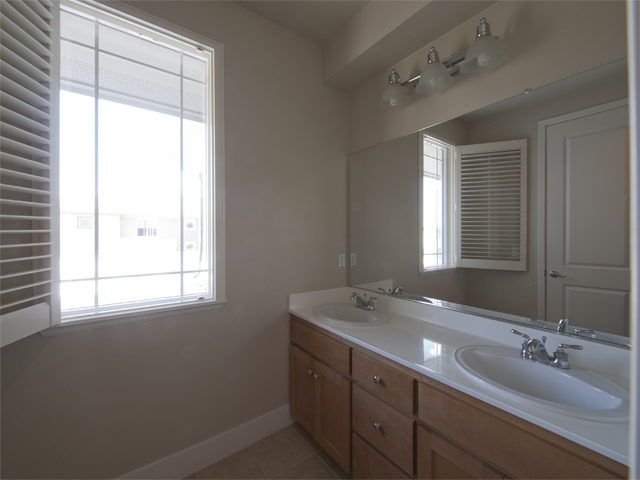 Upstairs Bath picture - 1112 Trinity Ln, Palo Alto 94303