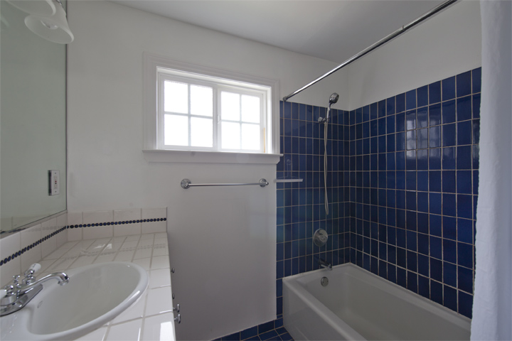 Bathroom picture - 830 Tulane Dr, Mountain View 94040