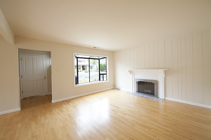 919 Clara Dr, Palo Alto - Living Room