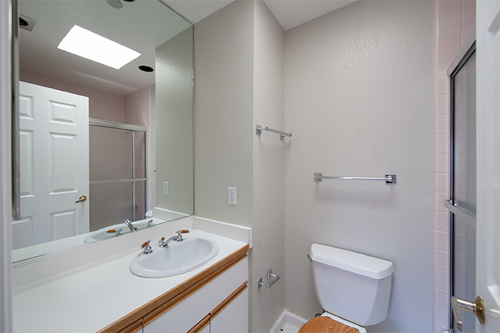 Bathroom 2 picture - 4159 El Camino Way, Unit N, Palo Alto 94306