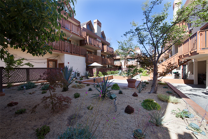 Court Yard picture - 4159 El Camino Way, Unit N, Palo Alto 94306