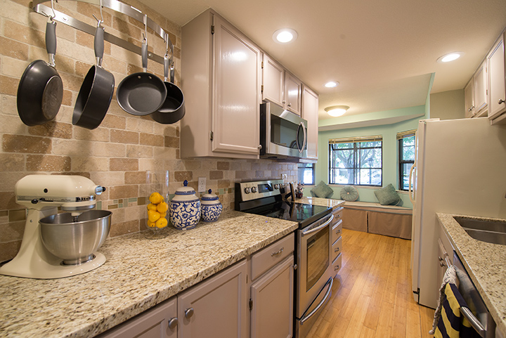 Kitchen (B) picture - 175 Evandale Ave 4, Mountain View 94043