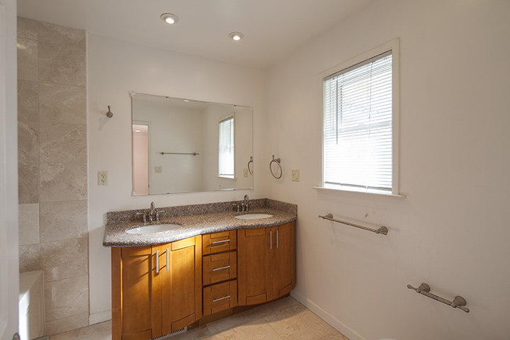Master Bath picture - 3138 Flowers Ln, Palo Alto 94306