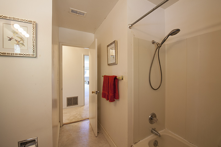 Bathroom (B) Picture - 1085 Golden Way, Los Altos 94024 Bathroom (B) picture - 1085 Golden Way, Los Altos 94024