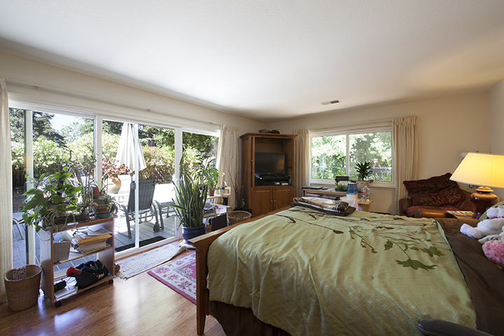 Family Guest Bedroom (B) Picture - 1085 Golden Way, Los Altos 94024 Family Guest Bedroom (B) picture - 1085 Golden Way, Los Altos 94024