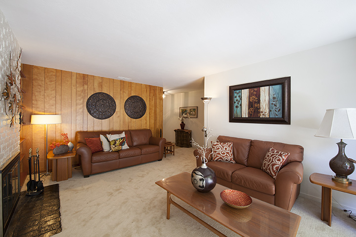 1085 Golden Way, Los Altos - Living Room