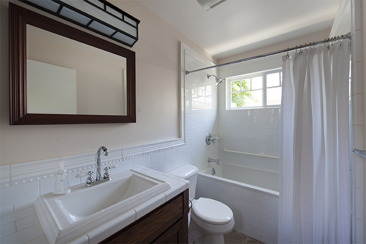 Bath picture - 2251 Harvard St, Palo Alto 94306