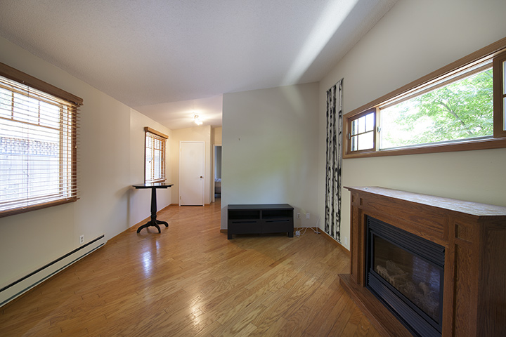 2251 Harvard St, Palo Alto - Living Room
