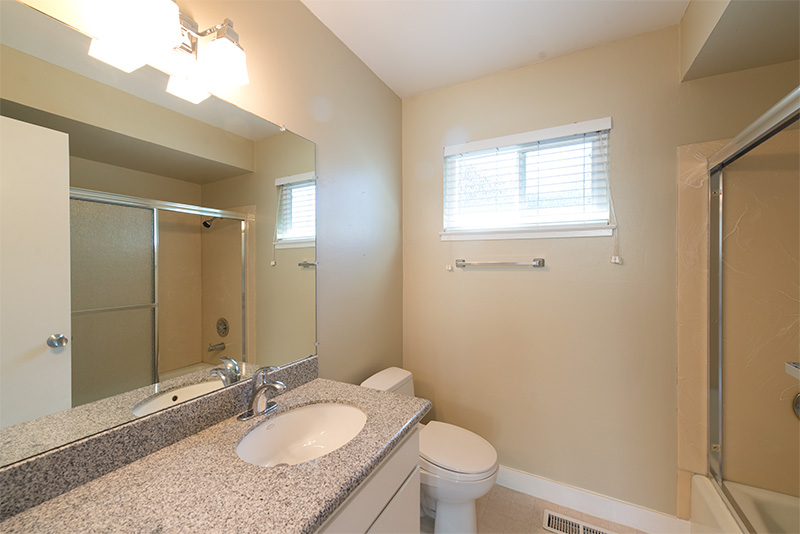 Bathroom 2 (A) Picture - 840 La Para Ave, Palo Alto 94306 Bathroom 2 (A) picture - 840 La Para Ave, Palo Alto 94306