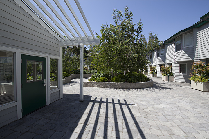 Court Yard picture - 731 Loma Verde Ave, Unit B, Palo Alto 94303