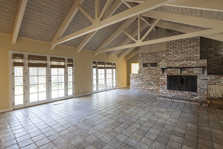 2342 Middlefield Rd - Living Room