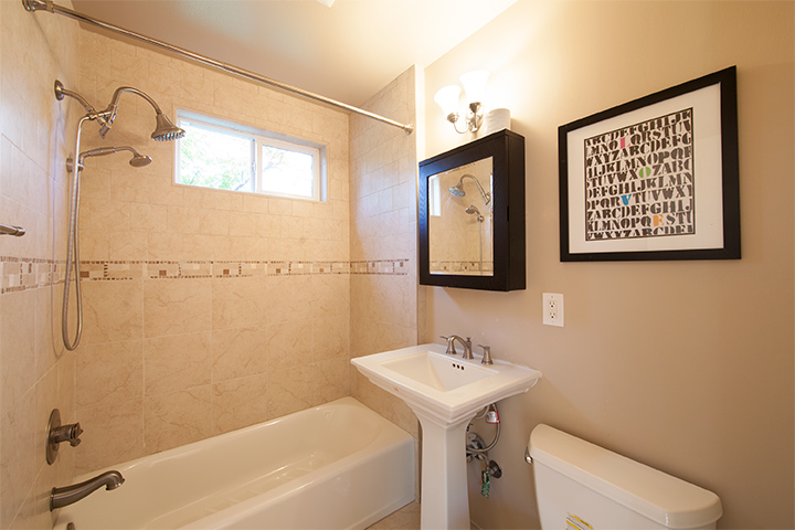 Bathroom 2 picture - 1220 Priscilla Dr, San Jose 95129