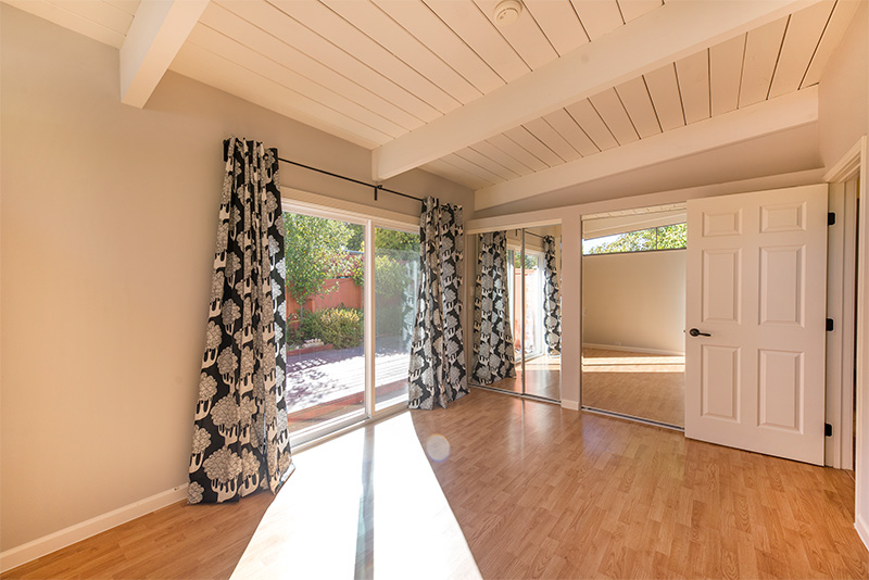 Master Bedroom picture - 3661 Ramona Cir, Palo Alto 94306