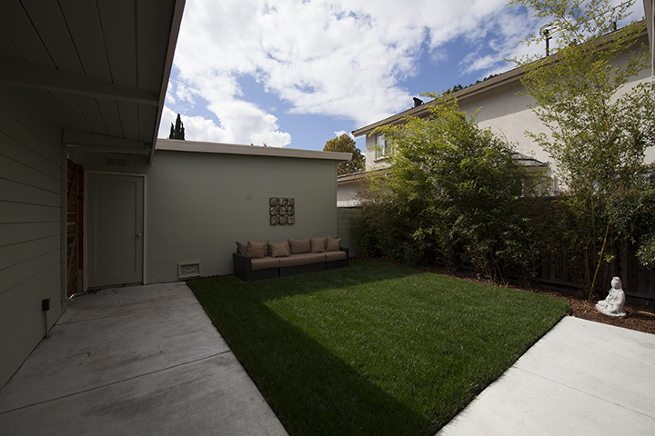 Court Yard picture - 3545 Ramona St, Palo Alto 94306