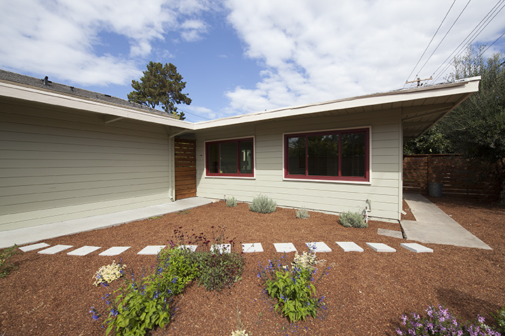 Front Yard picture - 3545 Ramona St, Palo Alto 94306