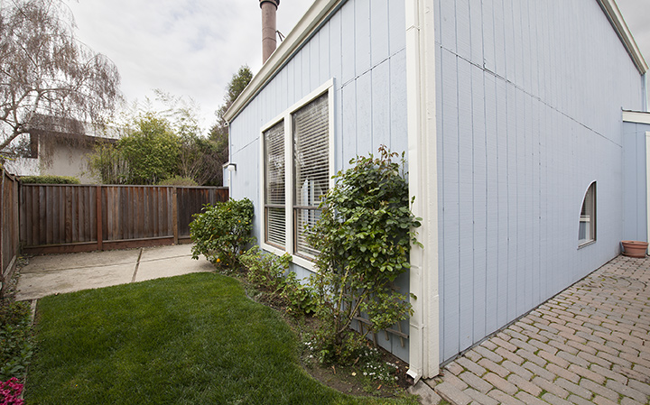Backyard (A) picture - 221 Rengstorff Ave 19, Mountain View 94043