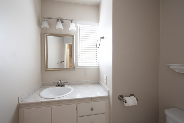 Bath 2 (A) picture - 221 Rengstorff Ave 19, Mountain View 94043