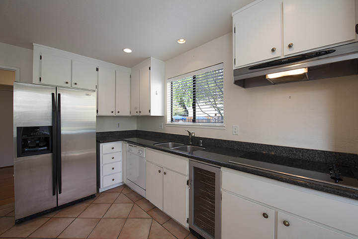 Kitchen (C) picture - 221 Rengstorff Ave 19, Mountain View 94043